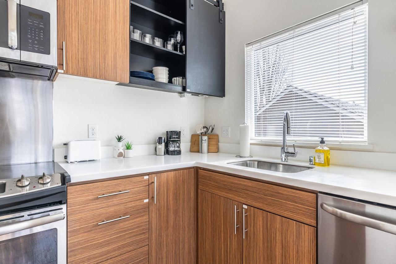 Close Downtown Modern Apartment - Pet Friendly, Wifi, Rooftop Views Seattle Exterior photo